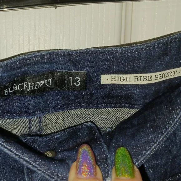 Hi Rise Jean Short - Picture 4 of 4